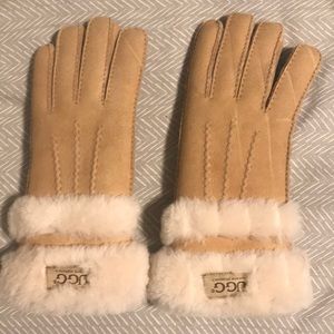 Women’s Ugg gloves